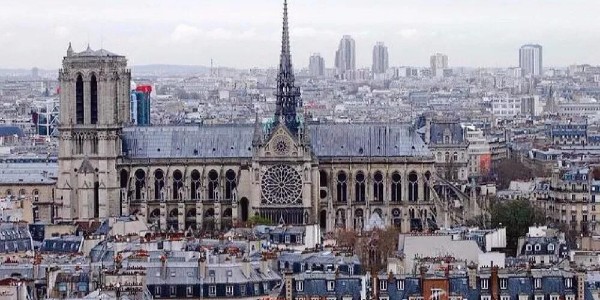 巴黎圣母院設(shè)計大賽：一場荒誕的國民“自嗨”？