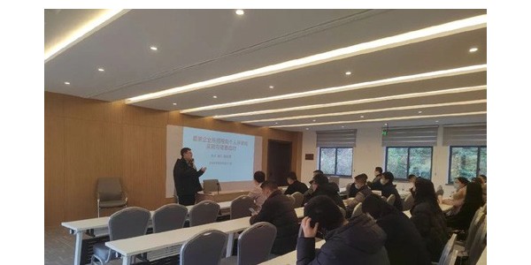 以信心凝聚力量，以實(shí)干譜寫華章——在新經(jīng)濟(jì)下，發(fā)現(xiàn)新商機(jī)，實(shí)現(xiàn)新發(fā)展