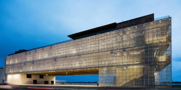 你以為把兩種不搭的材料搭在一起就真的一定不搭嗎？