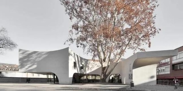 意大利“樹(shù)抱(TreeHugger)”游客咨詢中心